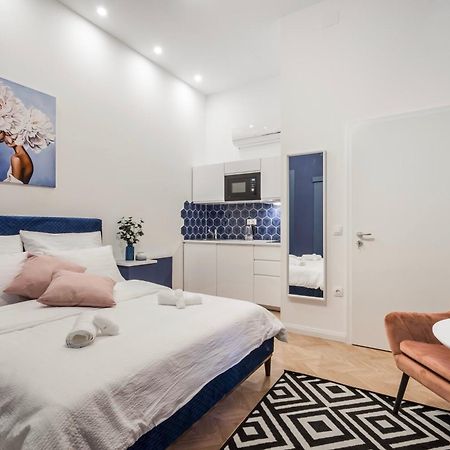 D58 - Grand Boulevard Royal Apartment - Best Location By Bqa Budapest Esterno foto